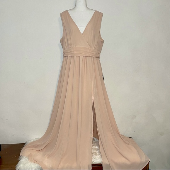 Lulu’s NWT Thoughts Of Hue Gardenia Formal Dress - Picture 2 of 12